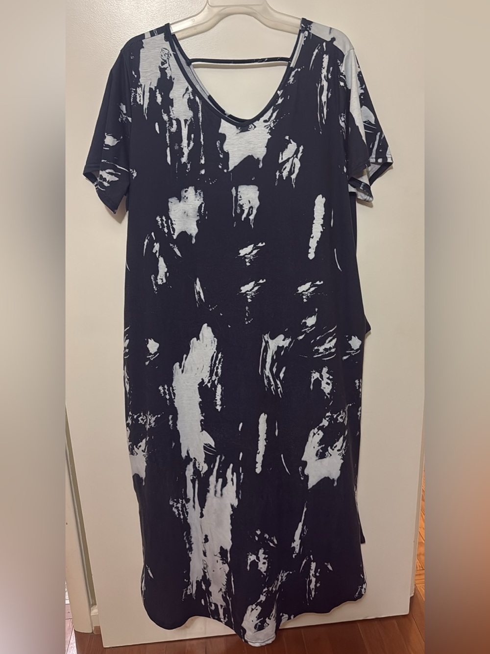 Black and White Abstract Print Maxi Dress